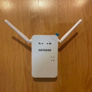 NETGEAE WiFi Range Extender Model EX100v2 Dual Band